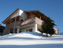 Luxe bergchalet in Pruggern direct aan de skipiste met sauna & whirlpool - thumbnail 1