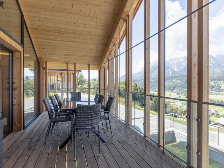 "Premium mit 4 Schlafzimmern,Sauna&Pool", chalet 5-kamers 125 m2. Licht, comfortabel en luxueus ingericht: woon-/eetkamer met eettafel, Sat-TV en Flatscreen TV. 1 2-pers. kamer. Open keuken (oven, afw..