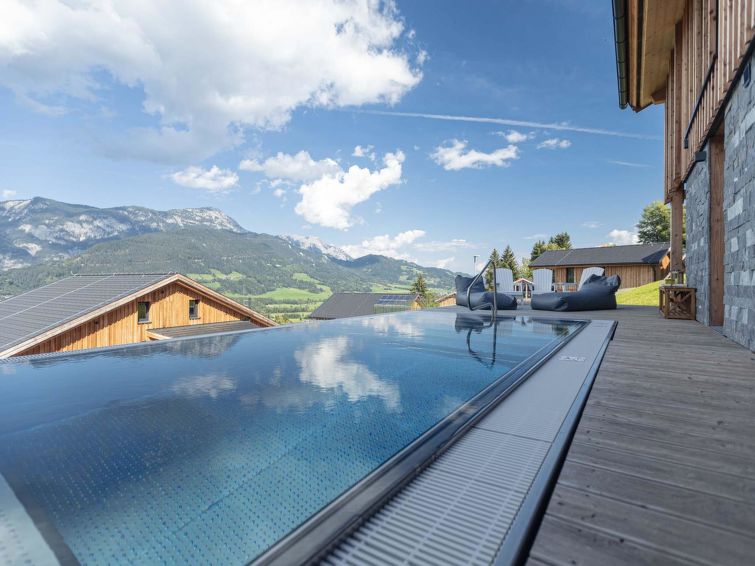 "Premium mit 5 Schlafzimmern, Sauna &Pool", 6-Zimmer-Chalet 150 m2. Hell, komfortabel und luxuriös eingerichtet: Wohn-/Esszimmer mit Schwedenofen, Esstisch, Sat-TV, Flachbildschirm und G-Heizofen. 4 ..