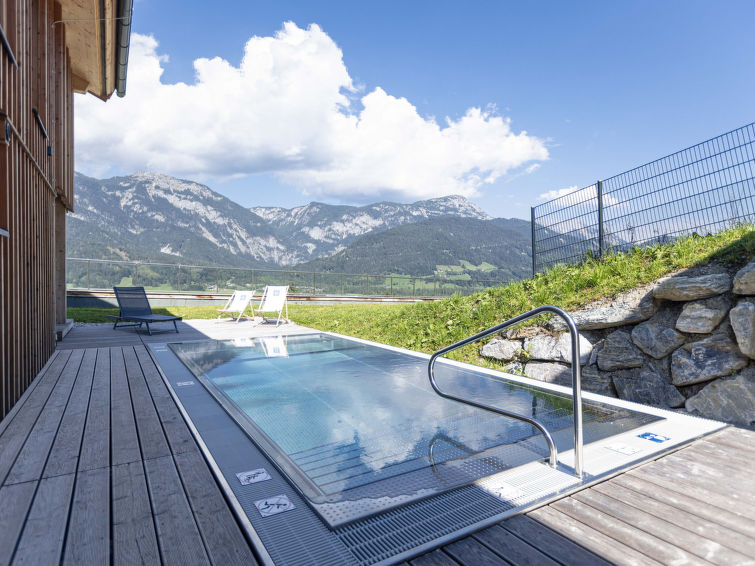 "Premium mit 4 Schlafzimmern,Sauna&Pool", chalet 5-kamers 125 m2. Licht, comfortabel en luxueus ingericht: woon-/eetkamer met eettafel, Sat-TV en Flatscreen TV. 1 2-pers. kamer. Open keuken (oven, afw..