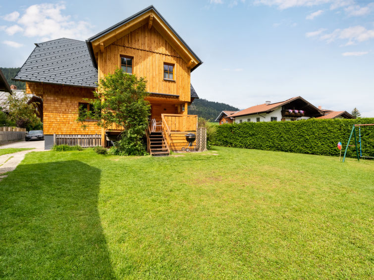 "Bergerlodge", 6-Zimmer-Chalet 165 m2 auf 3 Stockwerken. Renoviert im Jahre 2022, geschmackvoll und gemütlich eingerichtet: Eingang. Wohnzimmer mit Kabel-TV (Flachbildschirm). Ausgang zur Terrasse. 1..