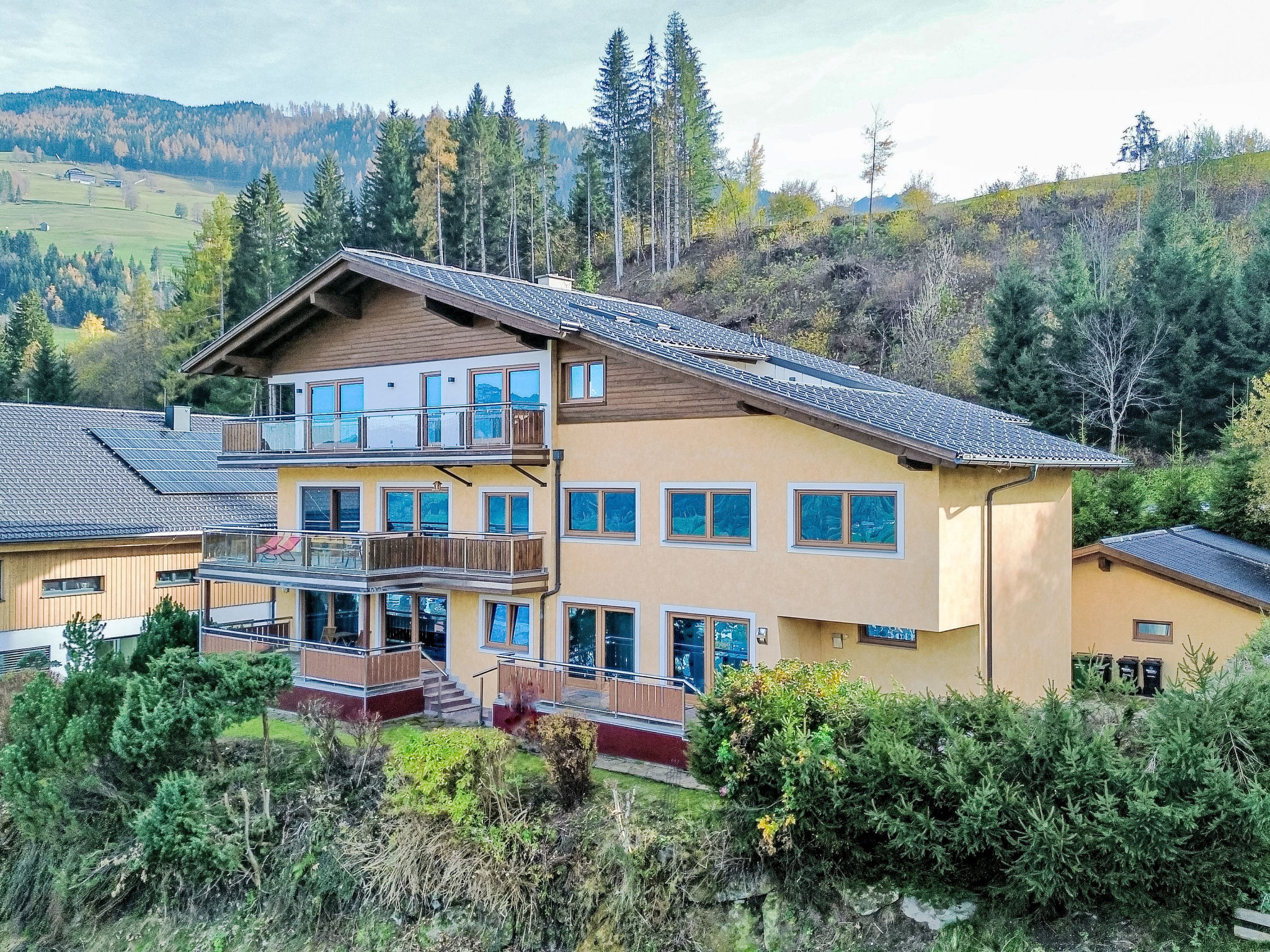 "Panorama Dachstein", appartement 4-kamers 155 m2 op de 2e verdieping. Ruim en licht, gerenoveerd in 2019, modern ingericht: groot, open woon-/eetkamer met panoramavenster met eettafel, TV, Digitale T..