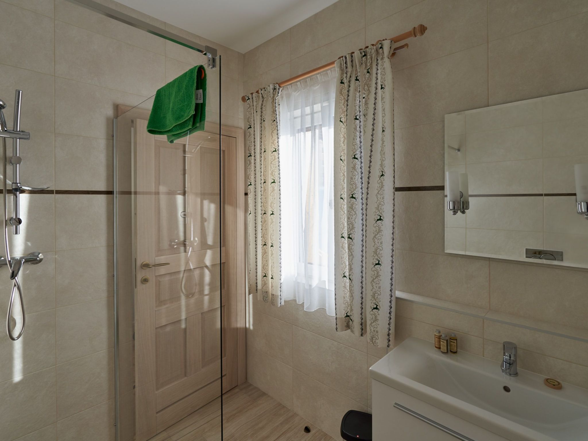 Charmante Ferienwohnung in Bad Aussee mit Grill und Garten und Bergblick-Image-tags.info