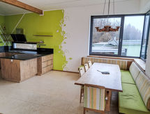 Ruime villa met tuin en bergzicht bij de Wörthersee - thumbnail 6