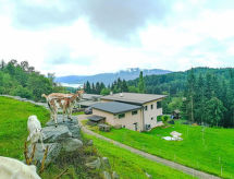 Ruime villa met tuin en bergzicht bij de Wörthersee - thumbnail 1