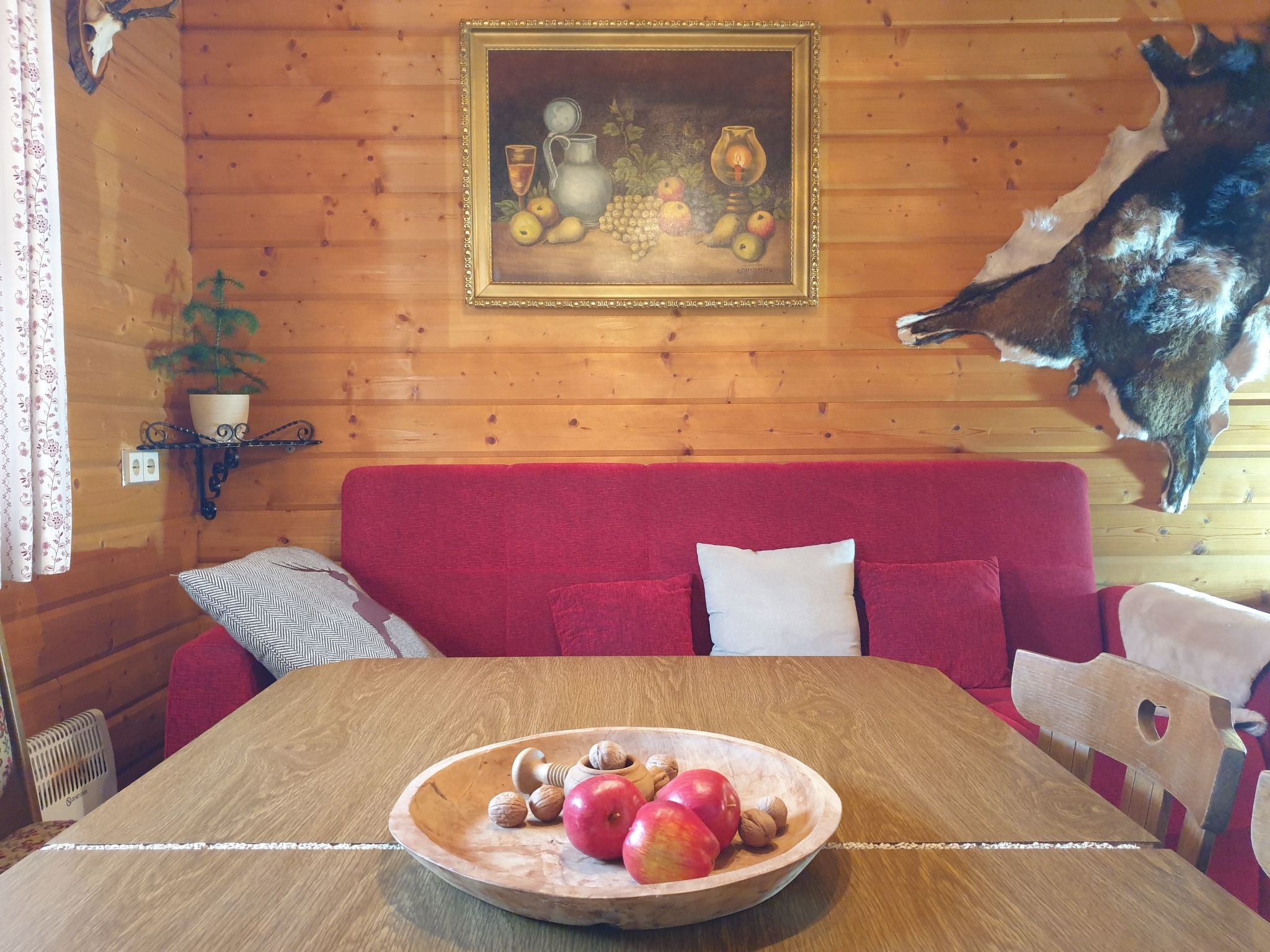 In Kliening mit Grill, Garten