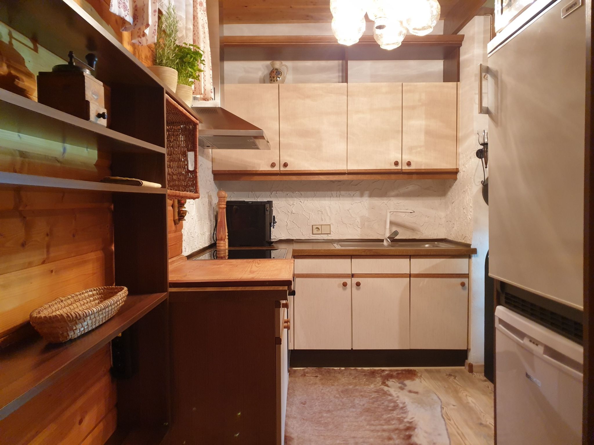 In Kliening mit Grill, Garten