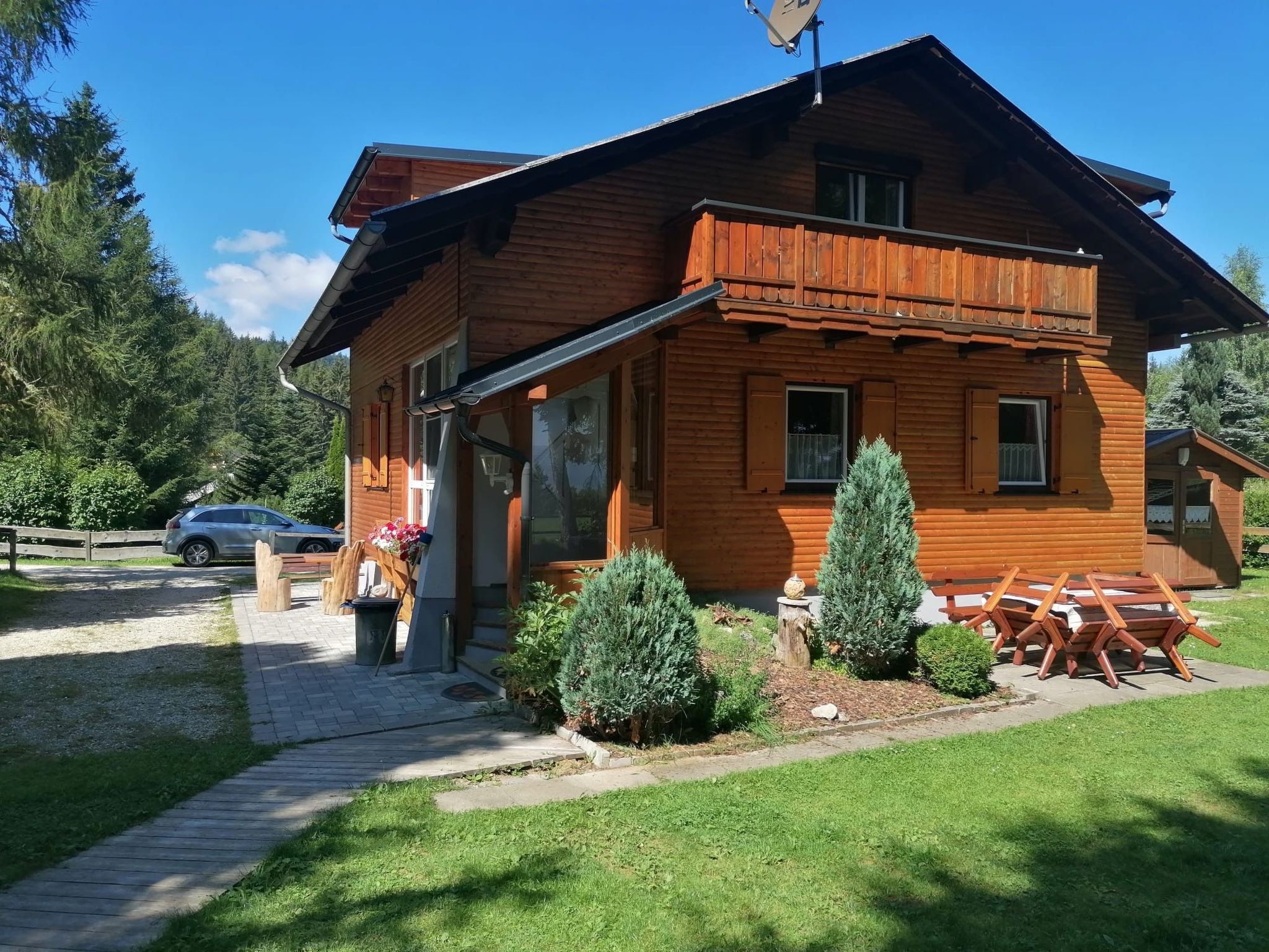 Maximaal 3 huisdieren/honden toegestaan. This detached holiday home is situated in a very quiet location at an altitude of 1400m and approx. two kilometres from the Klippitztörl ski area. It is an id..