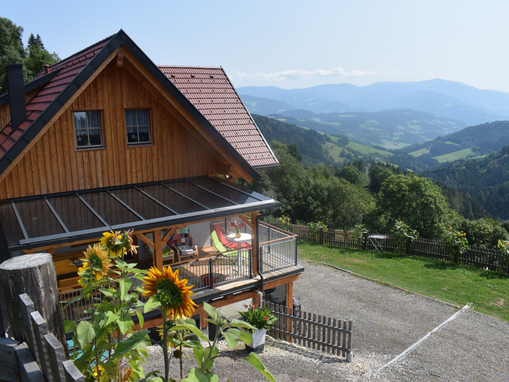 Maximaal 3 huisdieren/honden toegestaan. Our new and lovingly furnished holiday home is situated in a sunny and idyllic secluded location at 1100m above sea level near the mountain village of Prebl.Th..