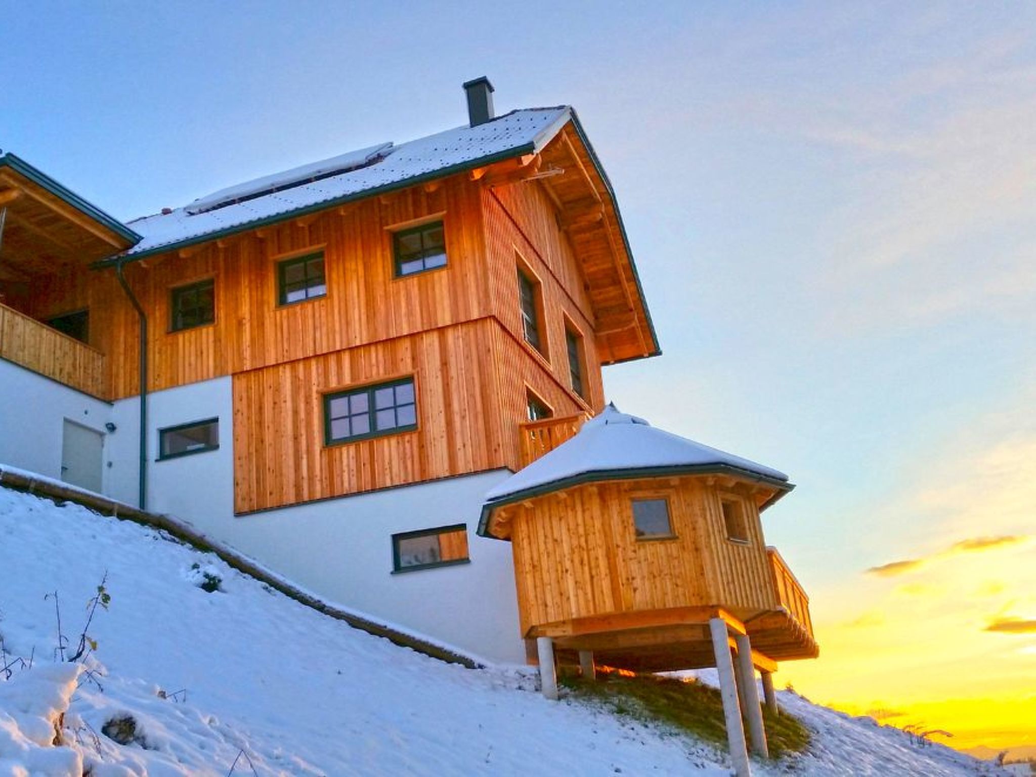 Welcome to our charming holiday home in idyllic Bad Sankt Leonhard in Lavanttal, Carinthia's hidden gem. Surrounded by the picturesque countryside and situated right on the edge of the forest, our hou..