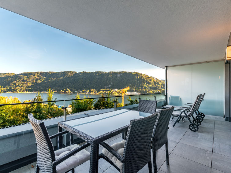 Op 300 m van het meer: appartement met berg- en meerzicht in Ossiacher See