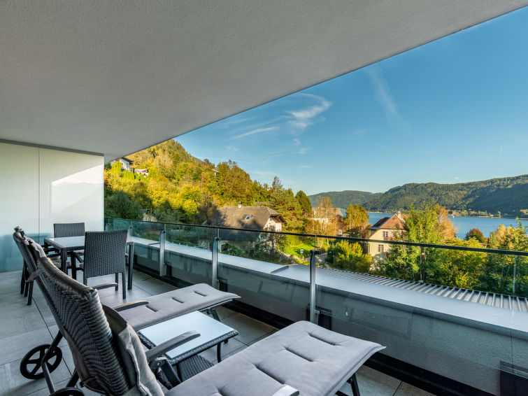 "Berg- und Seeblick alpe maritima -Top 10", appartement 3-kamers 68 m2 op de 1e verdieping. Licht, zeer modern en smaakvol ingericht: hal. Woon-/eetkamer met eettafel en Sat-TV (Flatscreen TV). Uitgan..