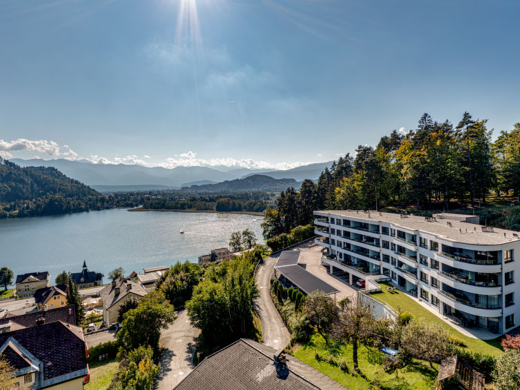 Op 300 m van het meer: appartement met uitzicht bij Ossiacher See in Ossiacher See
