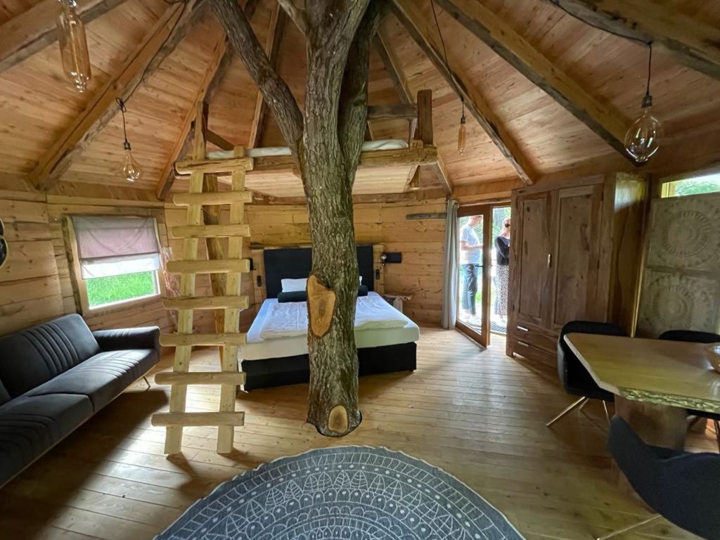 Interhome Treehouse
