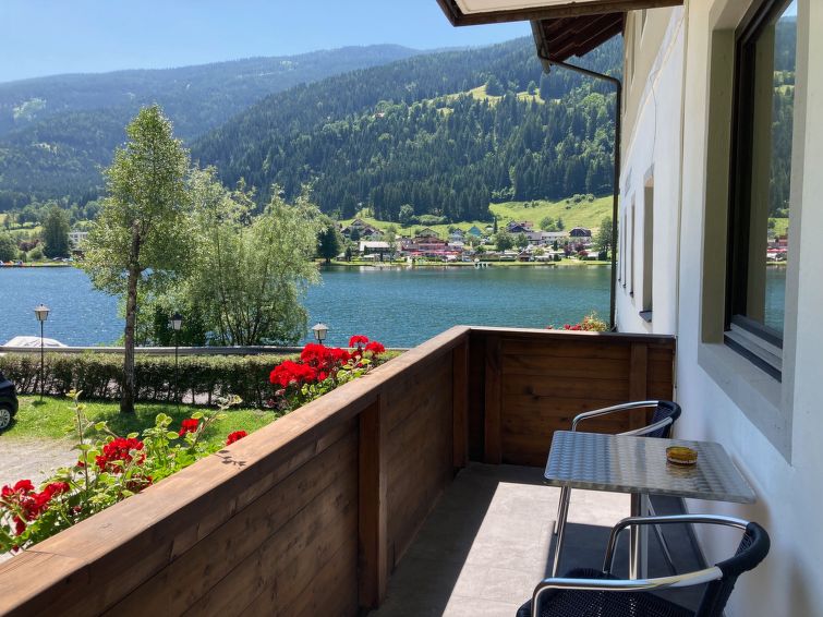 Aan het meer: Vrijstaand appartement met bergzicht in Feld am See in Feld am See