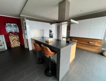 Vrijstaand vakantiehuis met sauna, uitzicht op het meer en nabij de piste - thumbnail 5