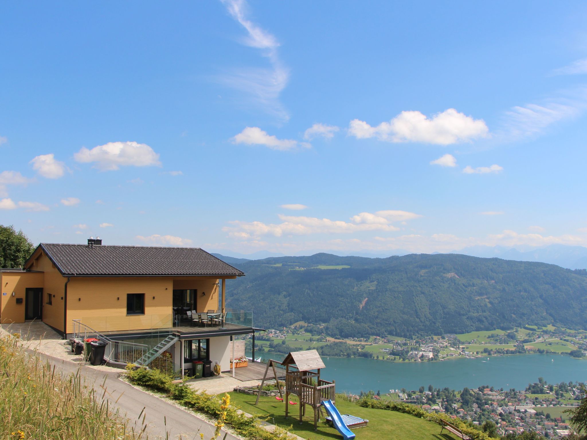 Freistehendes Ferienhaus mit Blick auf den See-Inside