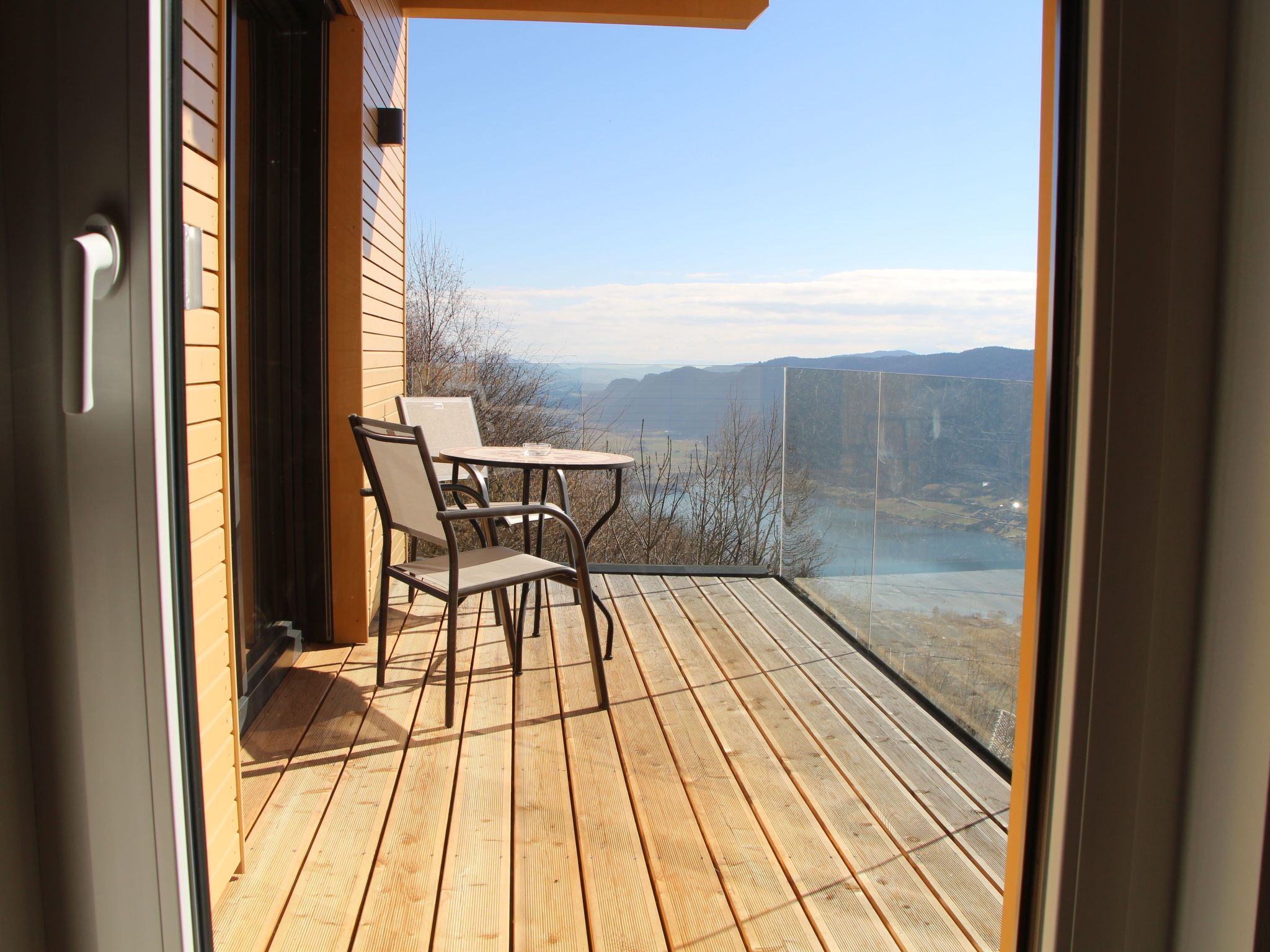 Freistehendes Ferienhaus mit Blick auf den See-Inside