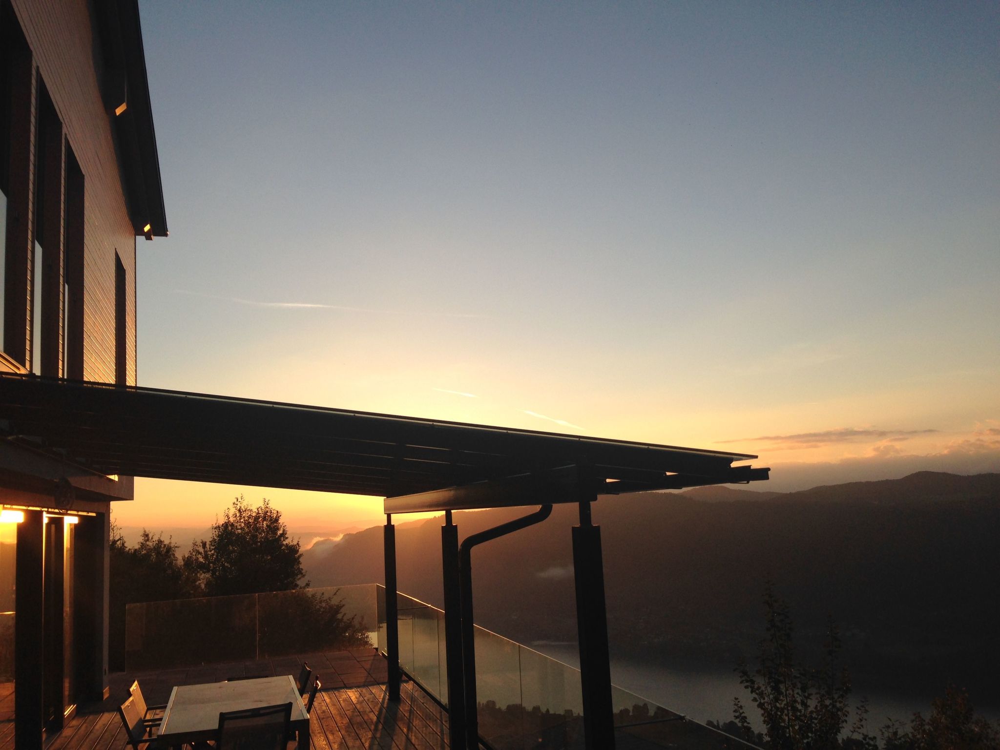 Freistehendes Ferienhaus mit Blick auf den See-Inside