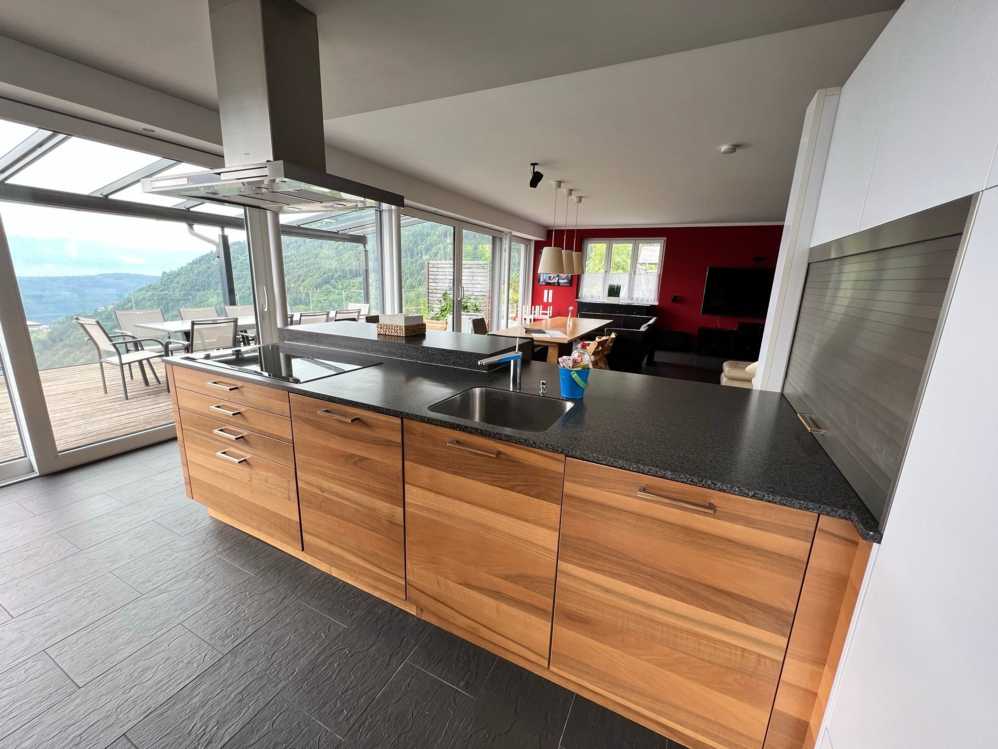 Appartement mit herrlichem Berg- und Seeblick-Inside