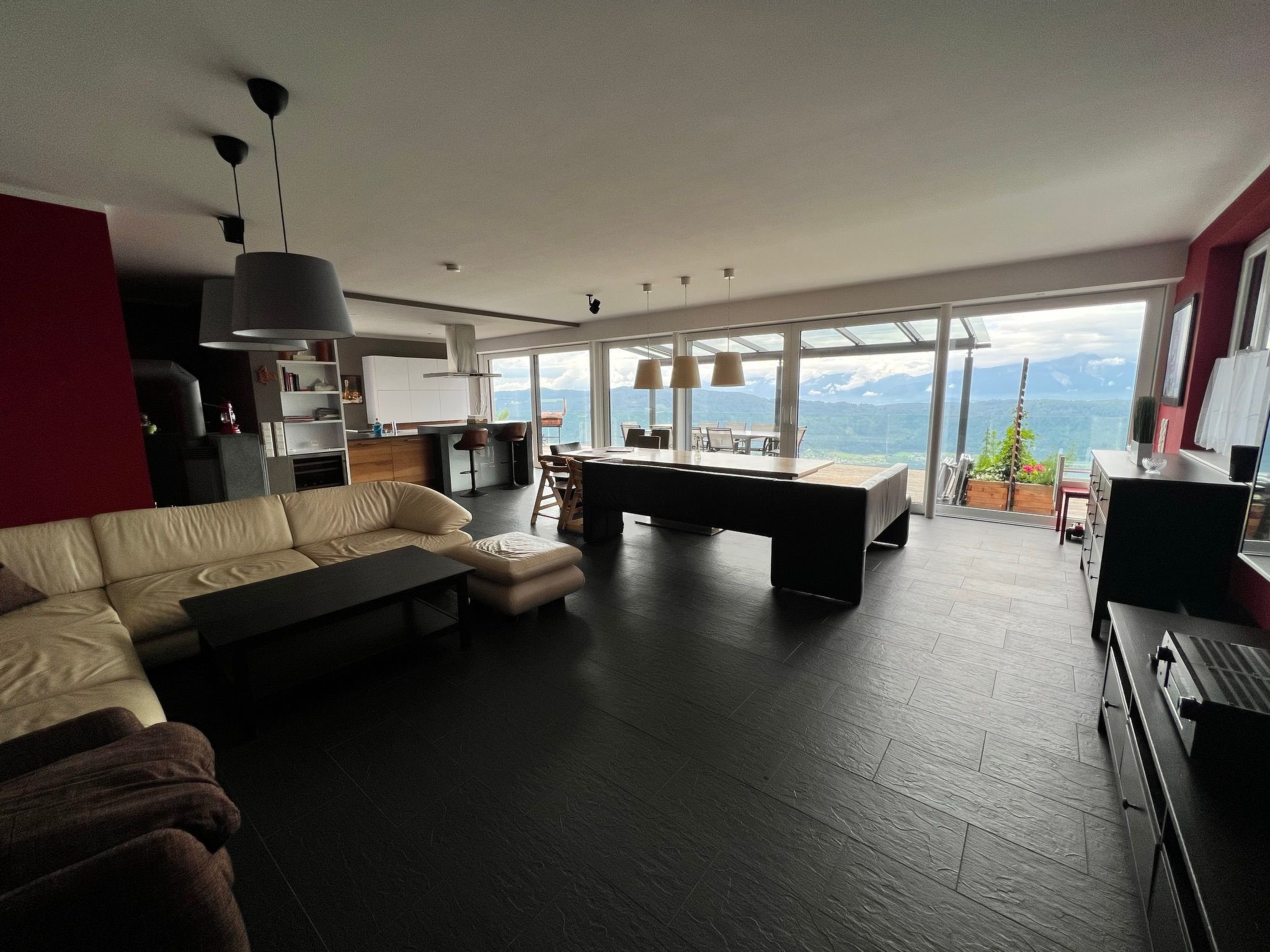 Appartement mit herrlichem Berg- und Seeblick-Inside