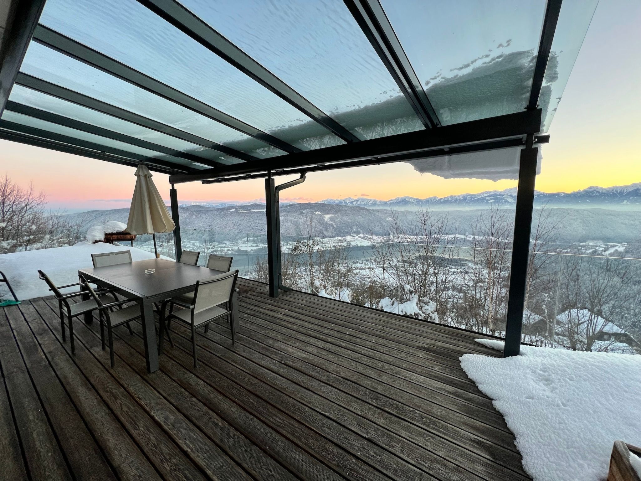Appartement mit herrlichem Berg- und Seeblick-Inside
