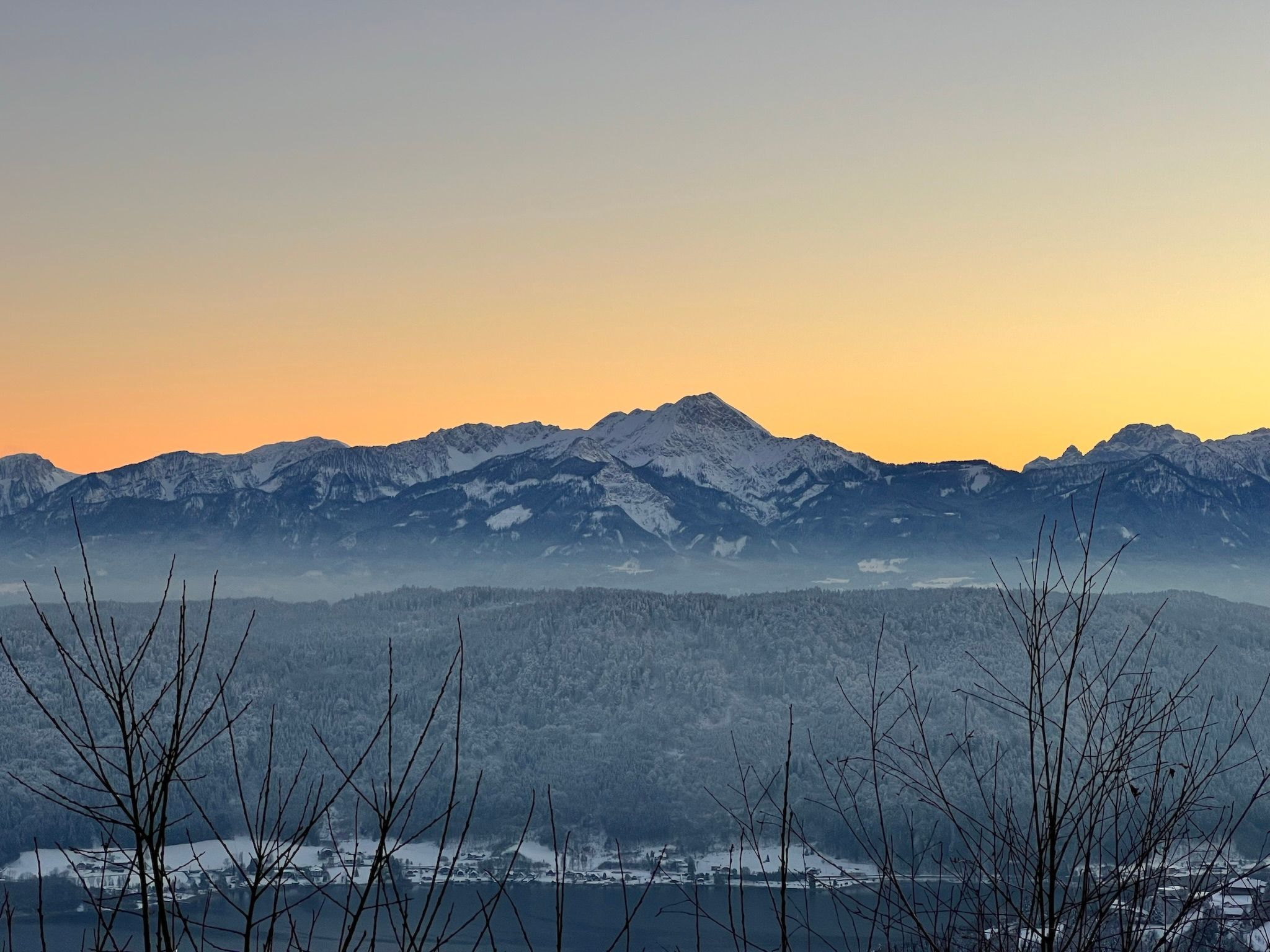 Appartement mit herrlichem Berg- und Seeblick-Inside