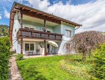 Rustiek appartement bij het meer met uitzicht op de bergen in Bodensdorf - thumbnail 2