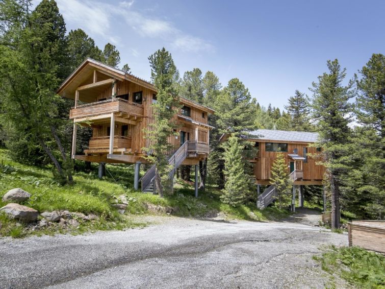 " 1 mit IR-Sauna&Sprudelbad innen", chalet 5-kamers 120 m2. Luxueus en smaakvol ingericht: open woon-/eetkamer met eethoek, Sat-TV en Flatscreen TV. Open keuken (oven, afwasmachine, 4 keramische glas ..