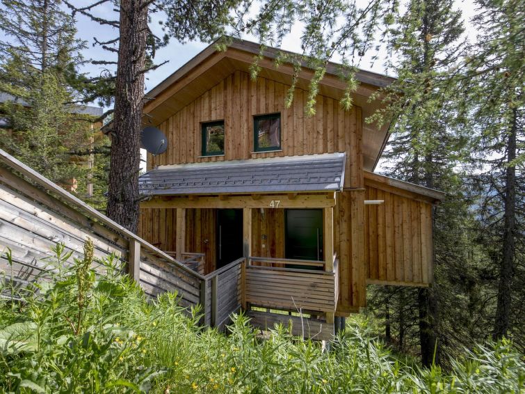 "47  mit IR-Sauna& Sprudelbad Innen", chalet 5-kamers 120 m2 op 2 verdiepingen. Luxueus en smaakvol ingericht: open woon-/eetkamer met eethoek, Sat-TV en Flatscreen TV. Open keuken (oven, afwasmachine..