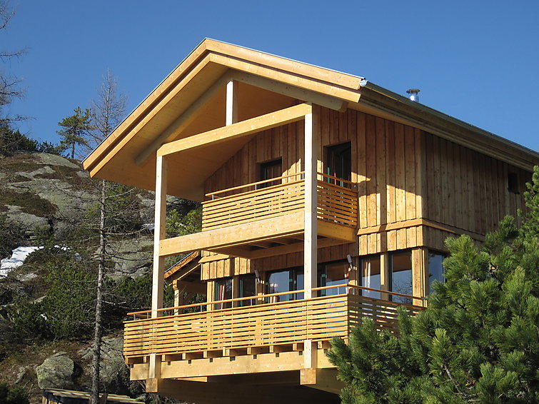 " 29 mit IR-Sauna und Sprudelbad Innen", 7-room chalet 130 m2. Spacious, luxurious and wooden furniture furnishings: 3 double bedrooms, each room with shower/WC. 2 children's rooms, each room with 2 x..