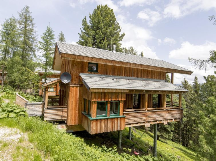 " 10 mit Sauna und Sprudelbad Innen", chalet 7-kamers 160 m2. Ruim, luxueus en met veel hout ingericht: woon-/eetkamer met eethoek en Sat-TV (Flatscreen TV). 1 2-pers. kamer. Open keuken (oven, afwasm..