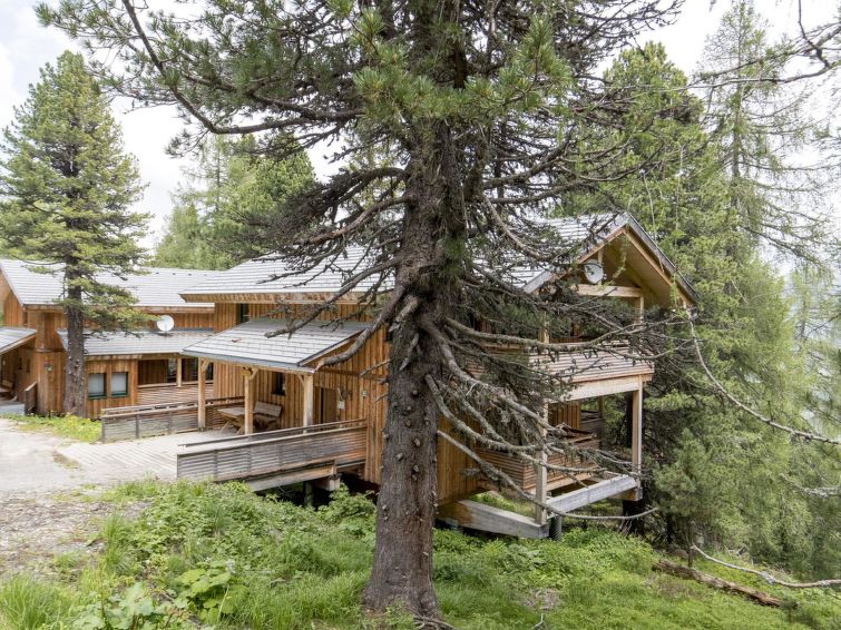 " 14 mit Sauna und Sprudelbad Innen", 5-room chalet 120 m2 on 2 levels. Luxurious and tasteful furnishings: living/dining room with dining nook and satellite TV (flat screen). Open kitchen (oven, dish..