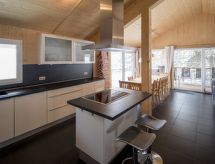 #26 mit IR-Sauna und Sprudelbad innen