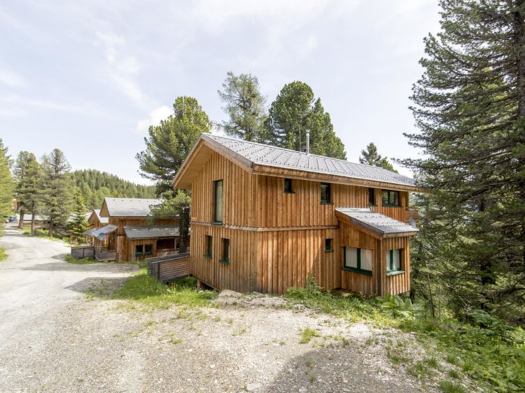 " 28 mit Sauna und Sprudelbad innen", chalet 6-kamers 130 m2 op 2 verdiepingen. Luxueus en smaakvol ingericht: woon-/eetkamer met eethoek en Sat-TV (Flatscreen TV). Open keuken (oven, afwasmachine, 4 ..