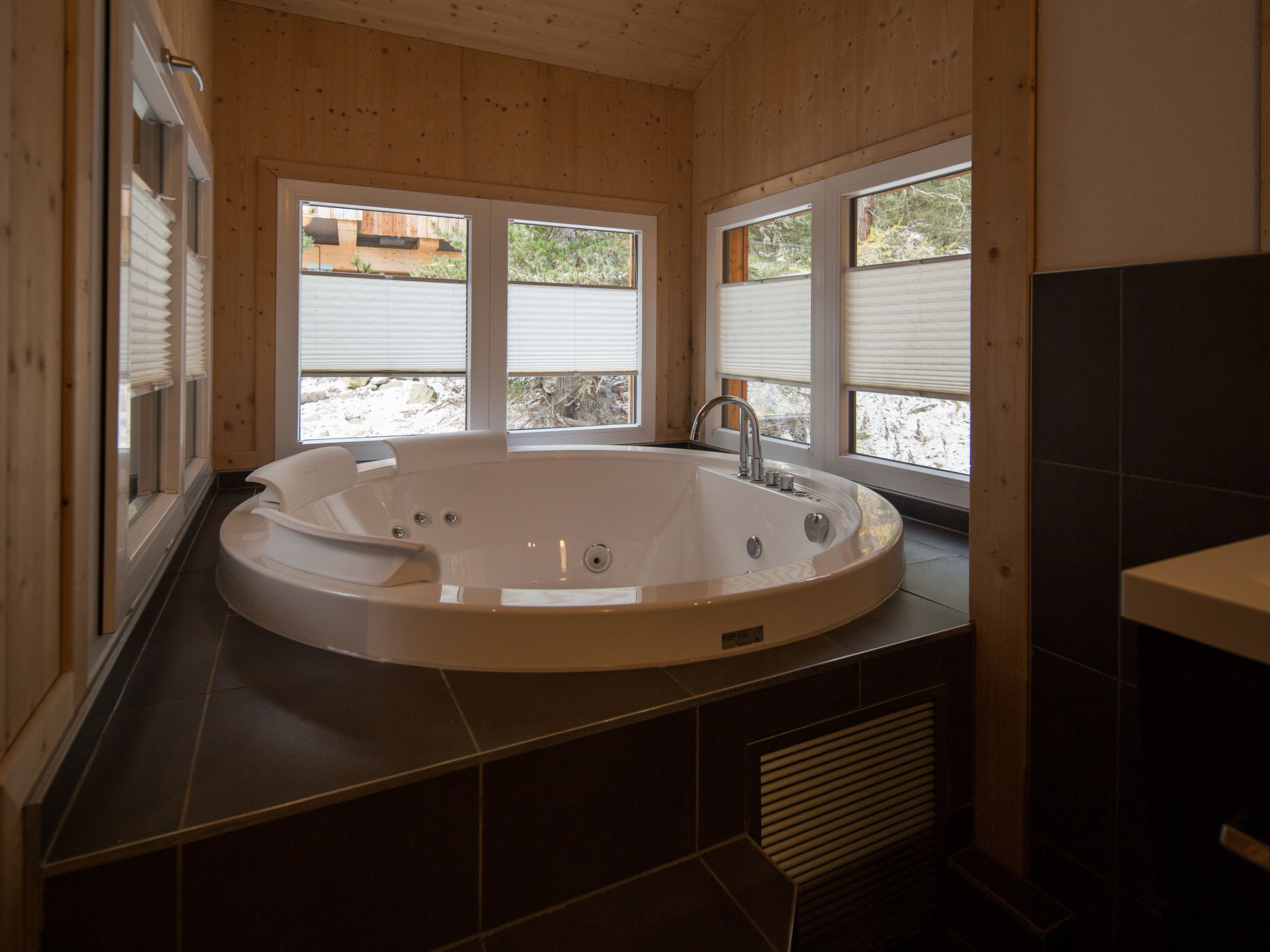 #31 mit IR-Sauna und Sprudelbad innen - Image 5