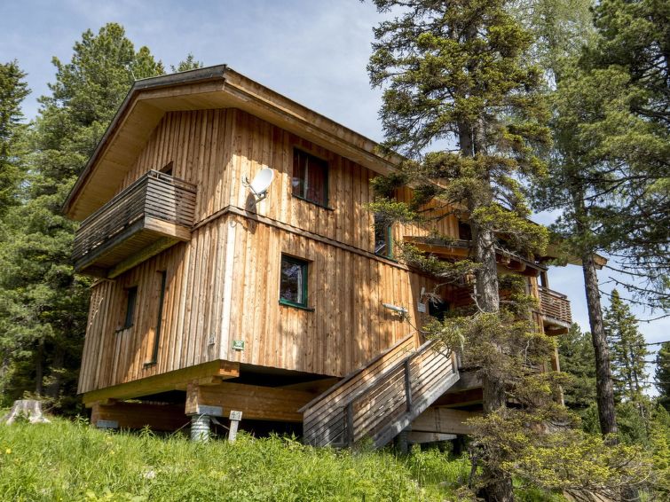 " 41 mit Sauna und Sprudelbad innen", chalet 6-kamers 120 m2 op 2 verdiepingen. Luxueus en smaakvol ingericht: woon-/eetkamer met eethoek en Sat-TV (Flatscreen TV). Open keuken (oven, afwasmachine, 4 ..