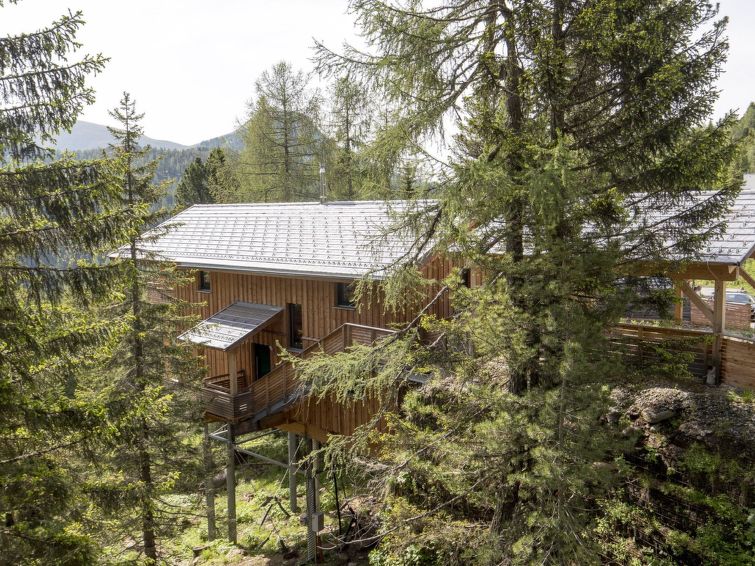 " 43 mit Sauna und Sprudelbad Innen", 6-Zimmer-Chalet 120 m2 auf 2 Stockwerken. Luxuriös und geschmackvoll eingerichtet: Wohn-/Esszimmer mit Essecke und Sat-TV (Flachbildschirm). Offene Küche (Backo..