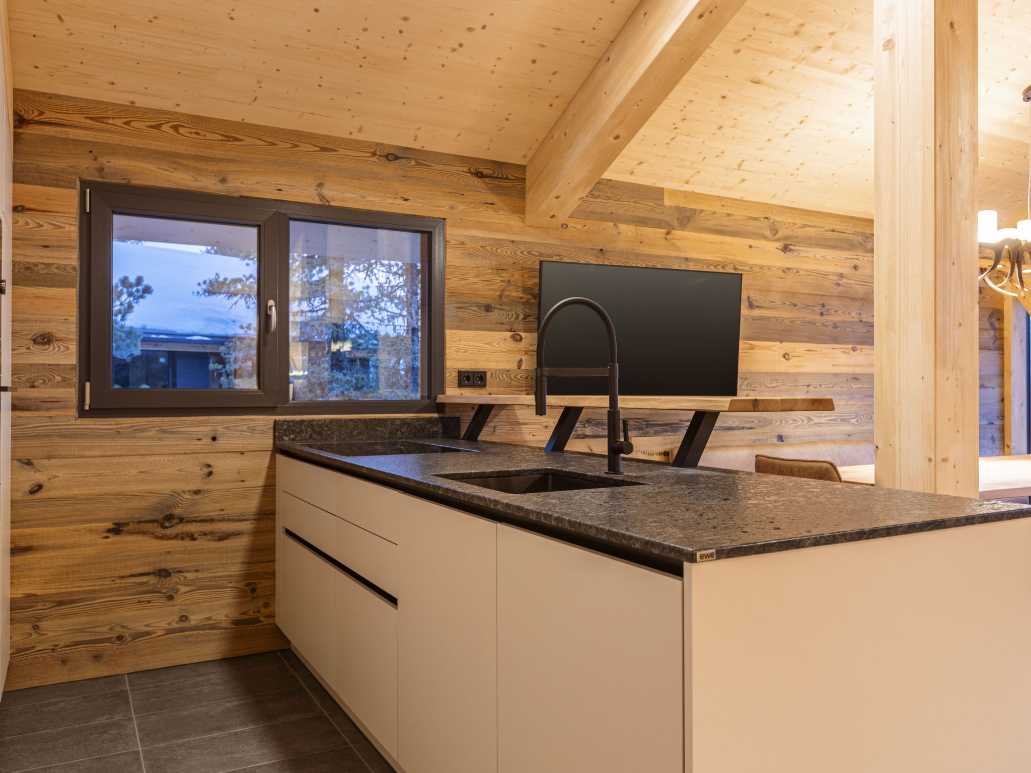Superior # 42a mit Sauna & Hot Tub - Image 2