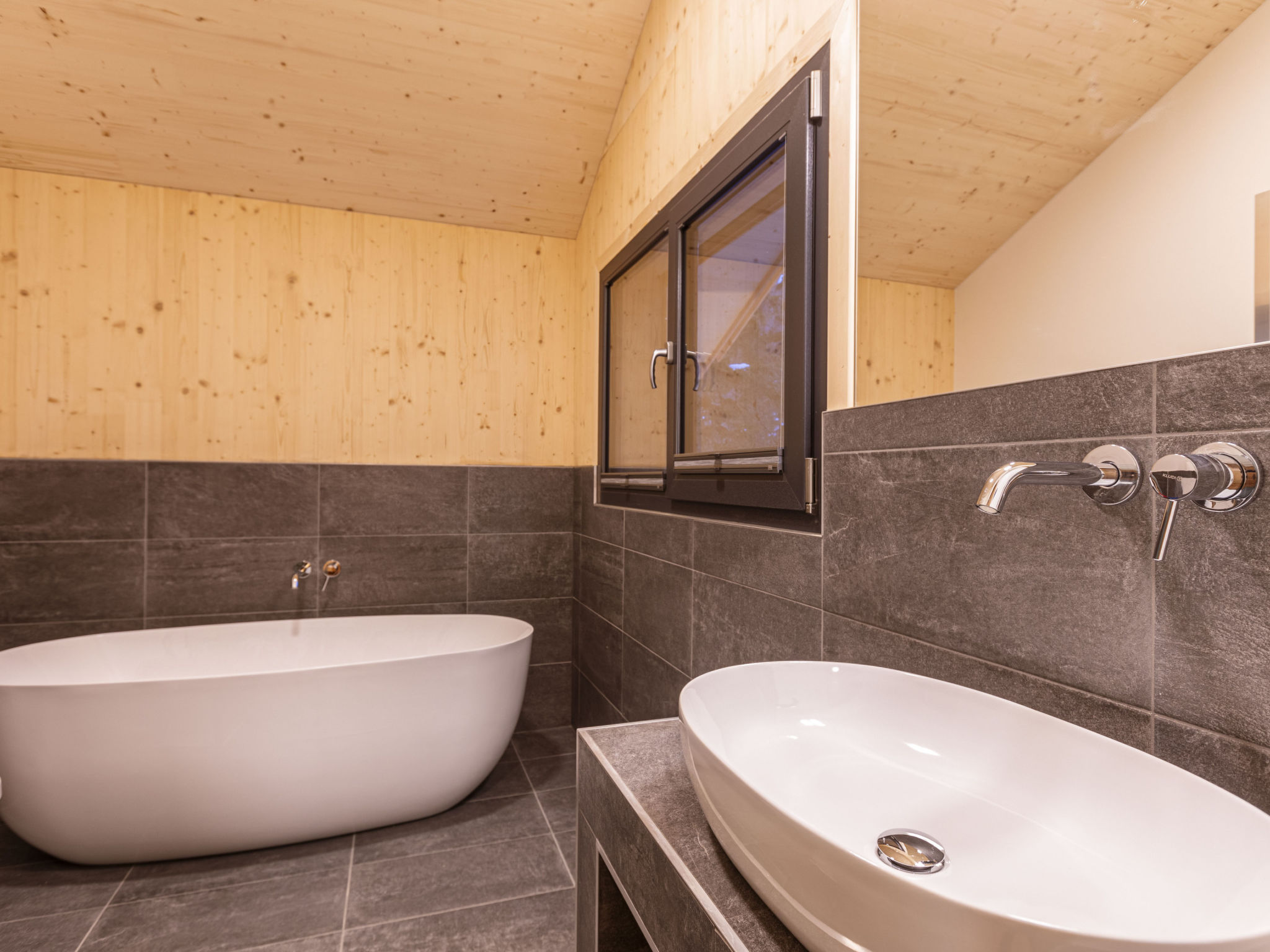 Superior # 42a mit Sauna & Hot Tub - Image 4