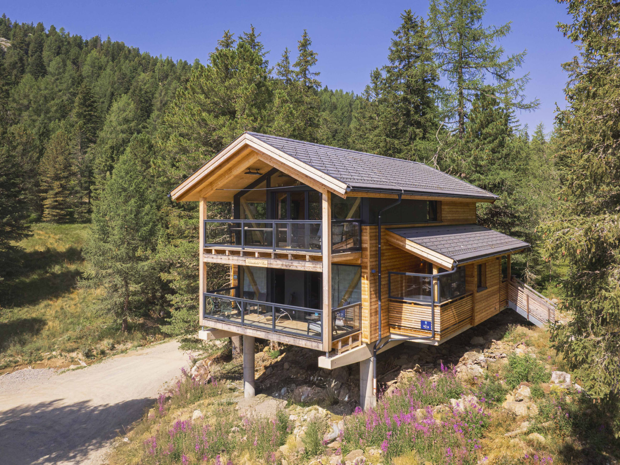 02_NTH42a_Sup Chalet mit Sauna und Hot Tub 2 Etage - Outside