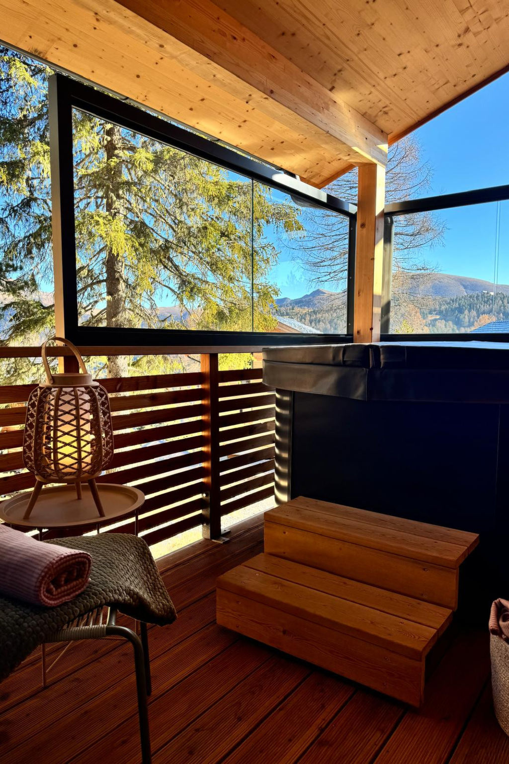 02_NTH42a_Sup Chalet mit Sauna und Hot Tub 2 Etage - Outside
