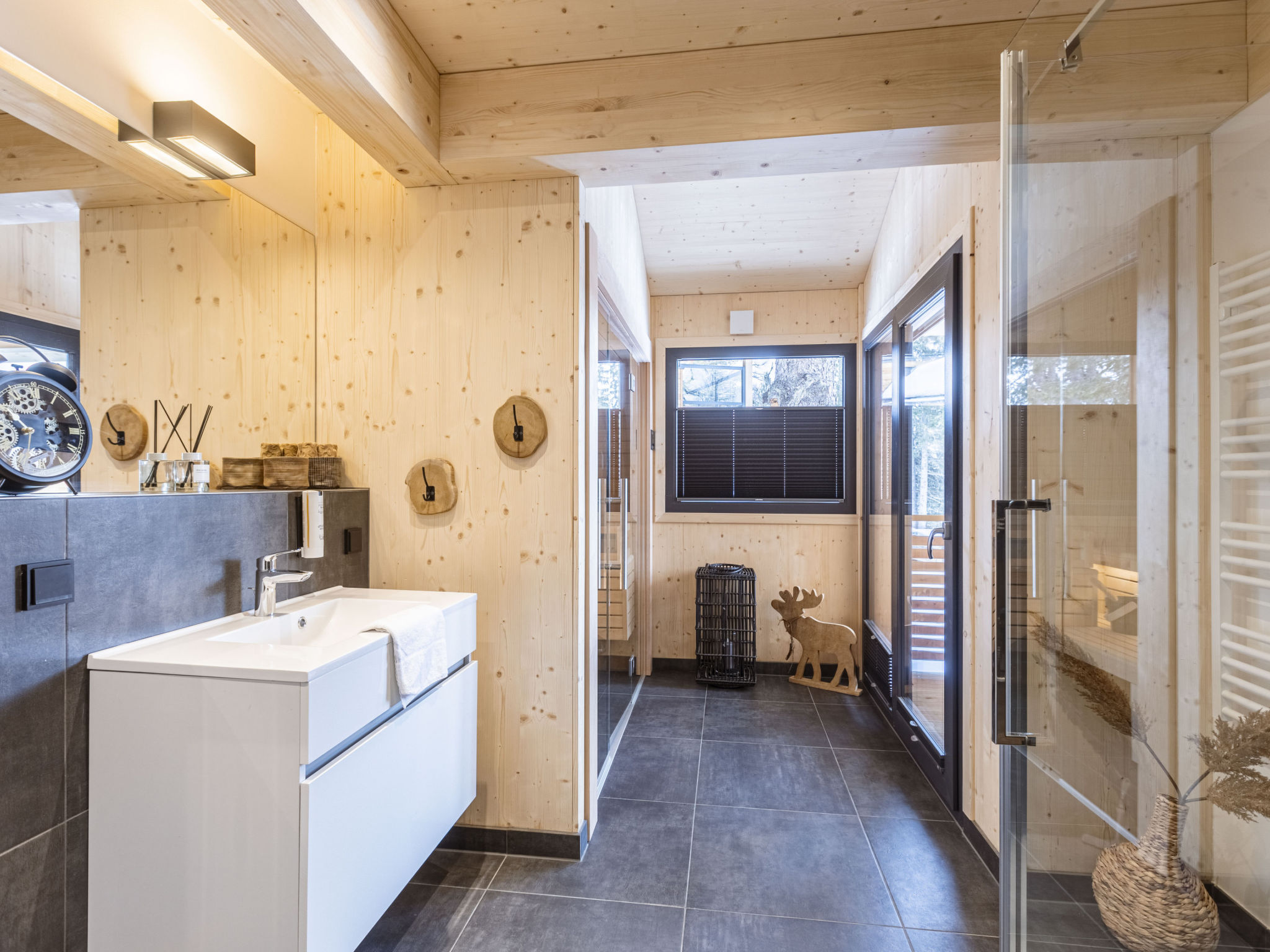 Bathroom / Wellness