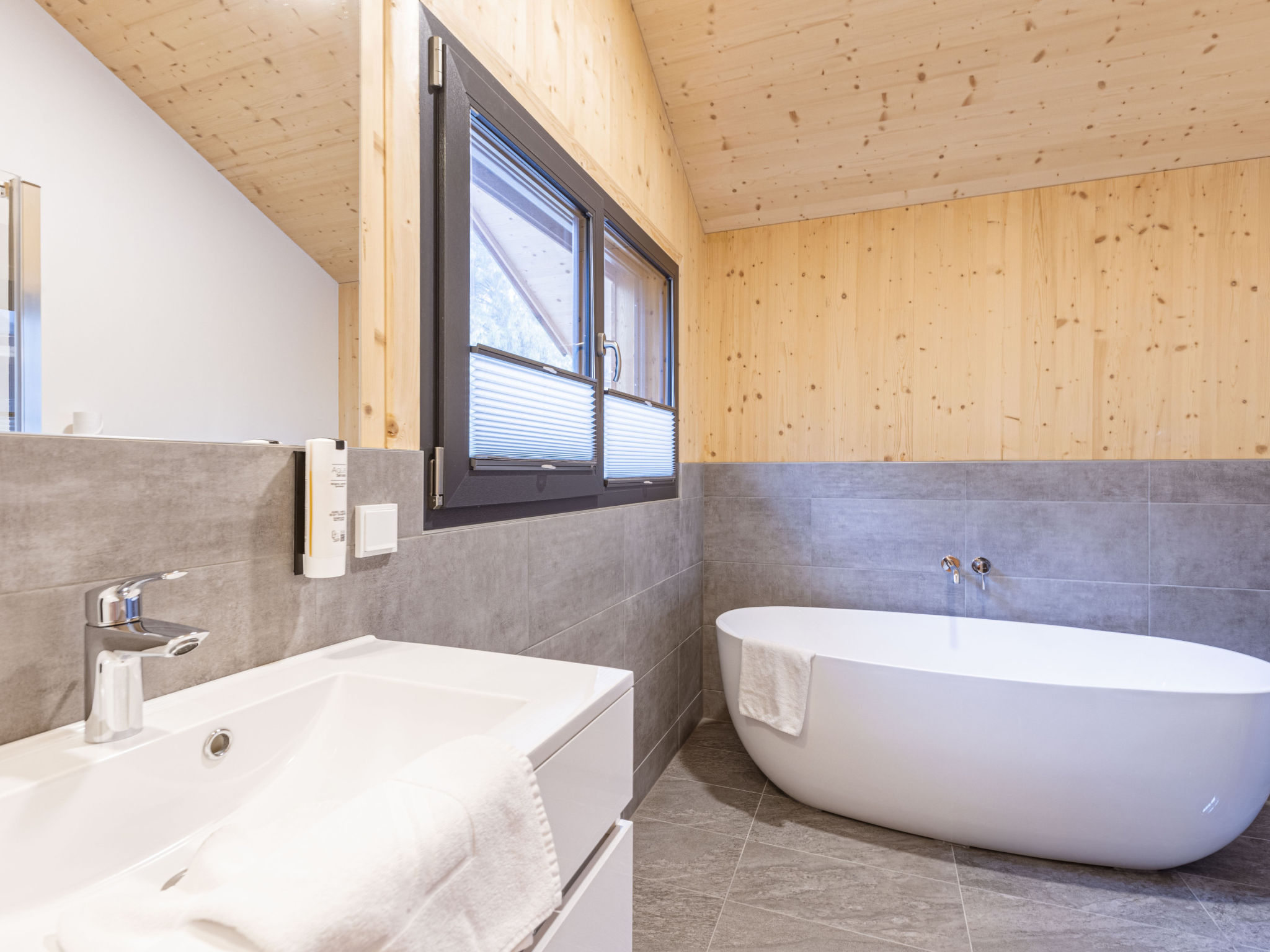 02_NTH001_Sup Chalet mit Sauna und Hot Tub 2 Etage - Inside