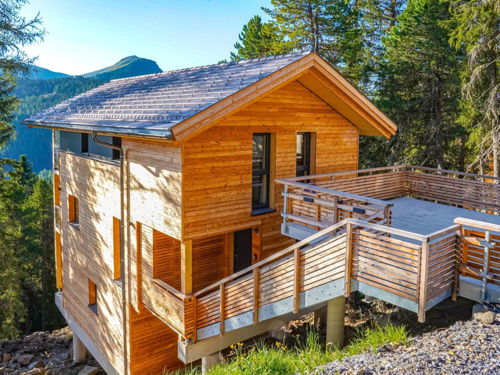 "Superior  14 mit Sauna & Hot Tub", 5-Zimmer-Chalet 135 m2 auf 3 Stockwerken. Modern und geschmackvoll eingerichtet: Wohnzimmer mit Esstisch und Sat-TV (Flachbildschirm). 2 Doppelzimmer, jedes Zimmer ..