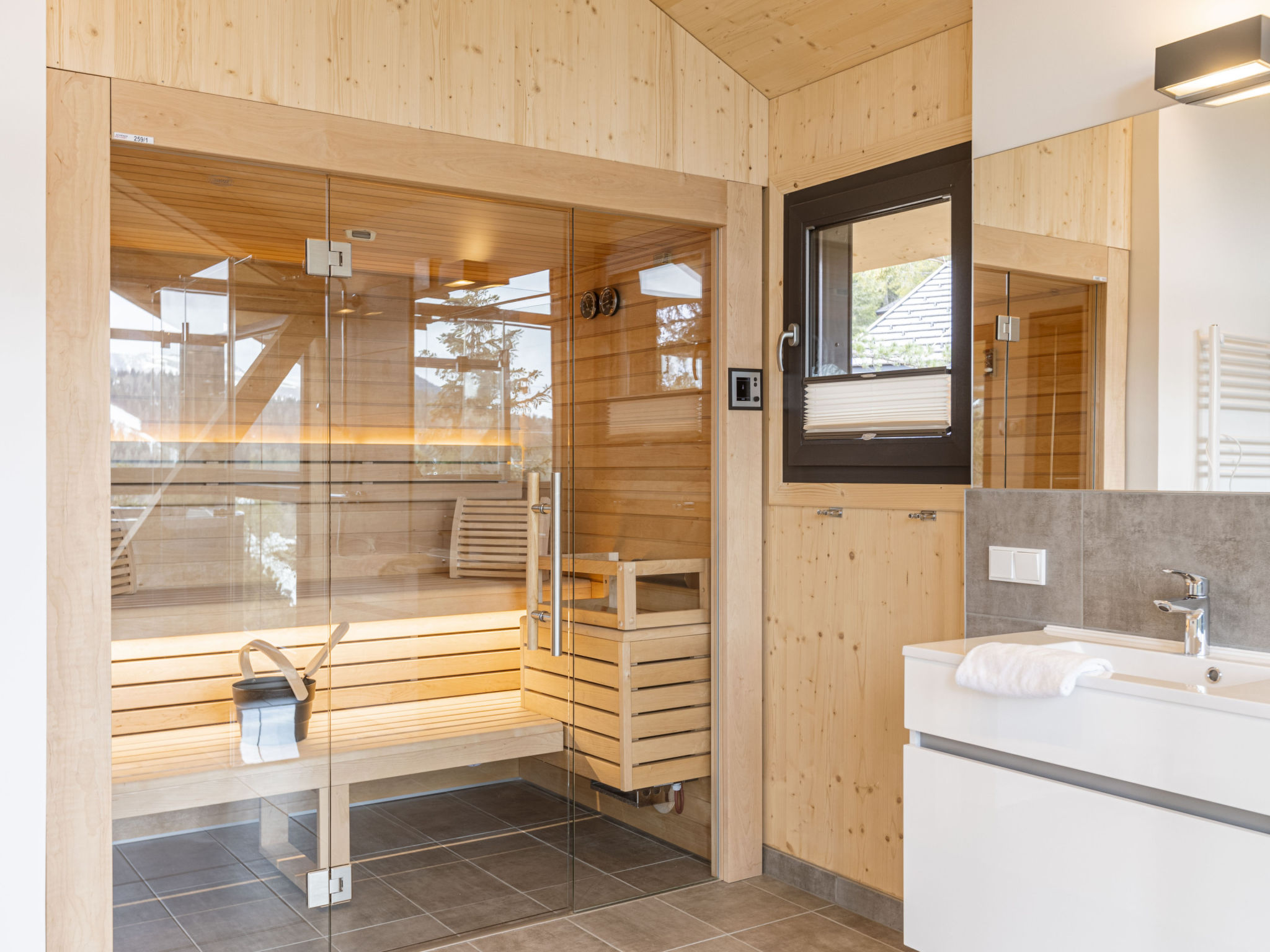 02_NTH016_Sup Chalet mit Sauna und Hot Tub 3 Etage - Outside
