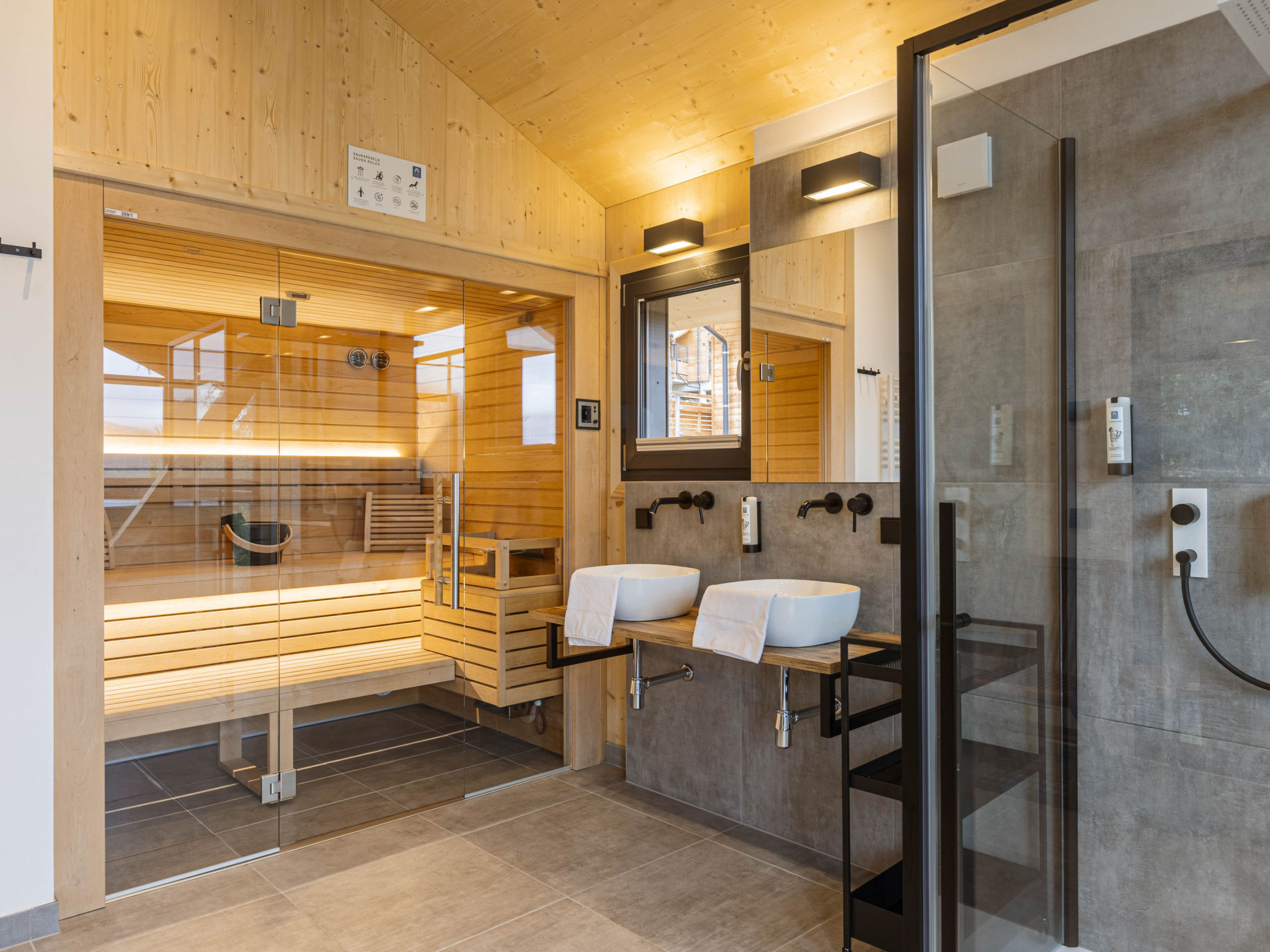 02_NTH021_Sup Chalet mit Sauna und Hot Tub 3 Etage - Inside
