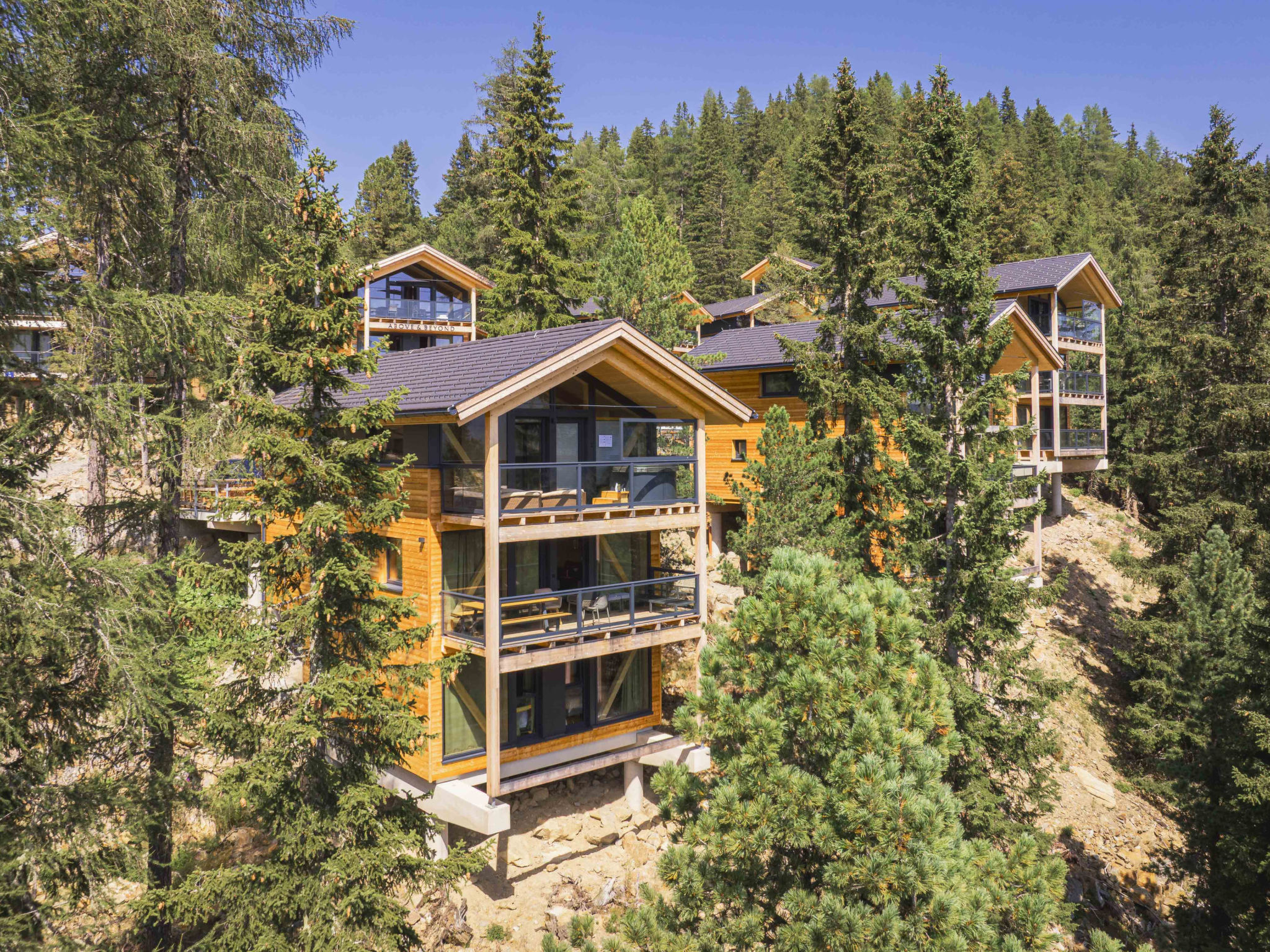 02_NTH023_Sup Chalet mit Sauna und Hot Tub 3 Etage - Outside