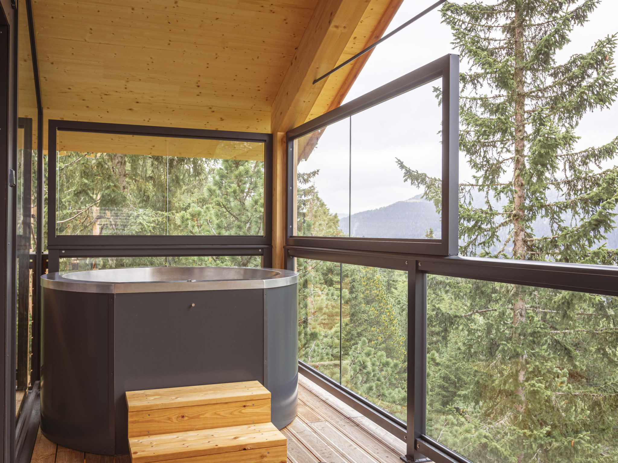 02_NTH023_Sup Chalet mit Sauna und Hot Tub 3 Etage - Outside