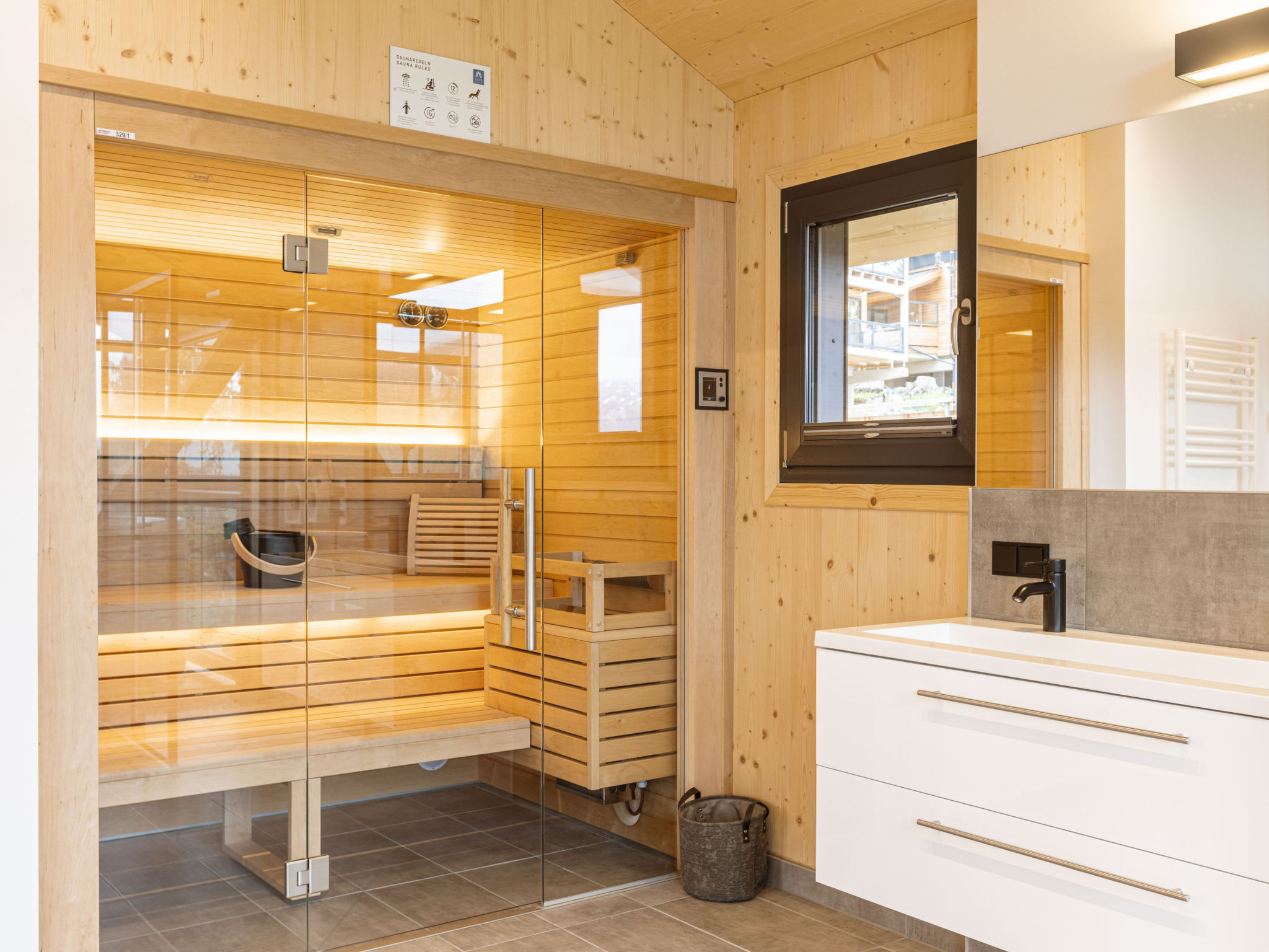 02_NTH023_Sup Chalet mit Sauna und Hot Tub 3 Etage - Inside